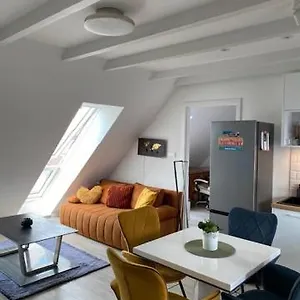 r77-apartment-downtown-penthouse.inbudapesthotels.com/